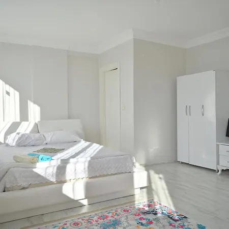 Lodge Orman Is 6 Minutes From The Airport *